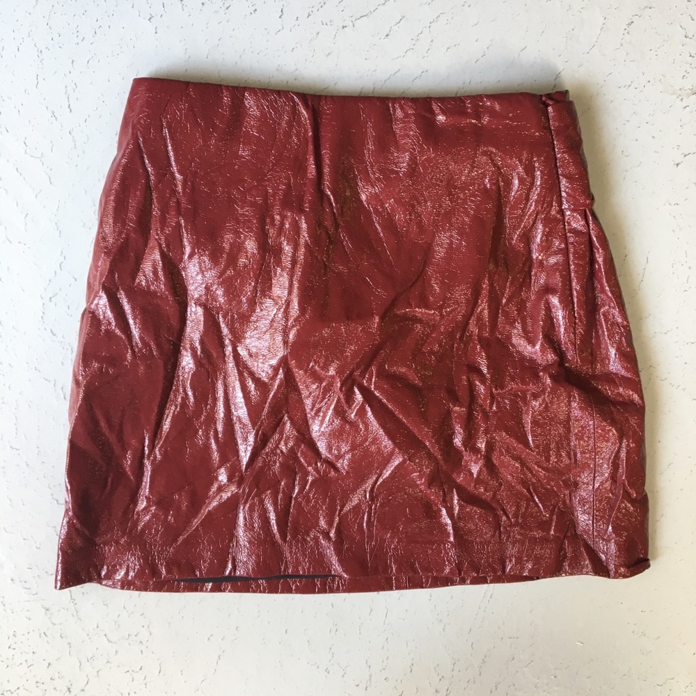 Zara burgundy faux patent leather mini skirt - Picture 2 of 2